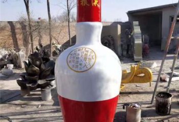 酒瓶雕塑廠家，景區(qū)廣場擺件，玻璃鋼酒瓶雕塑制作