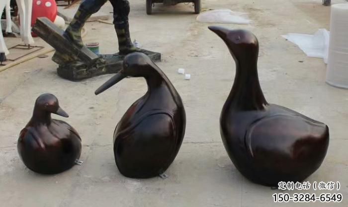 玻璃鋼仿古天鵝雕塑 庭院彩繪雕塑 田間小品