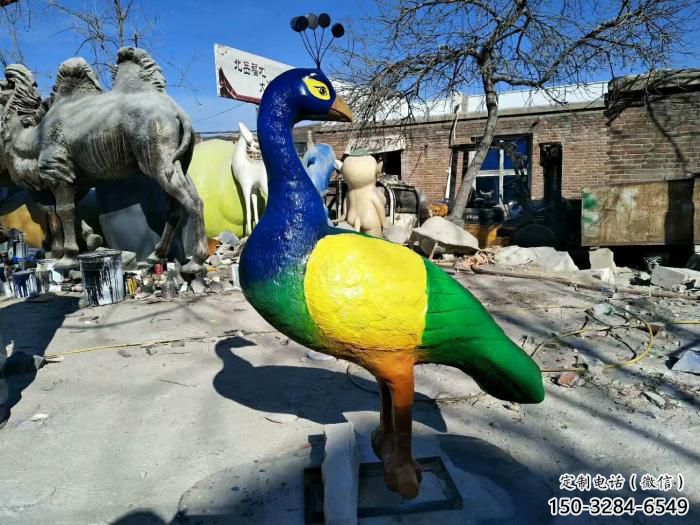 田間玻璃鋼孔雀雕塑 彩繪仿真雕塑 園林?jǐn)[件