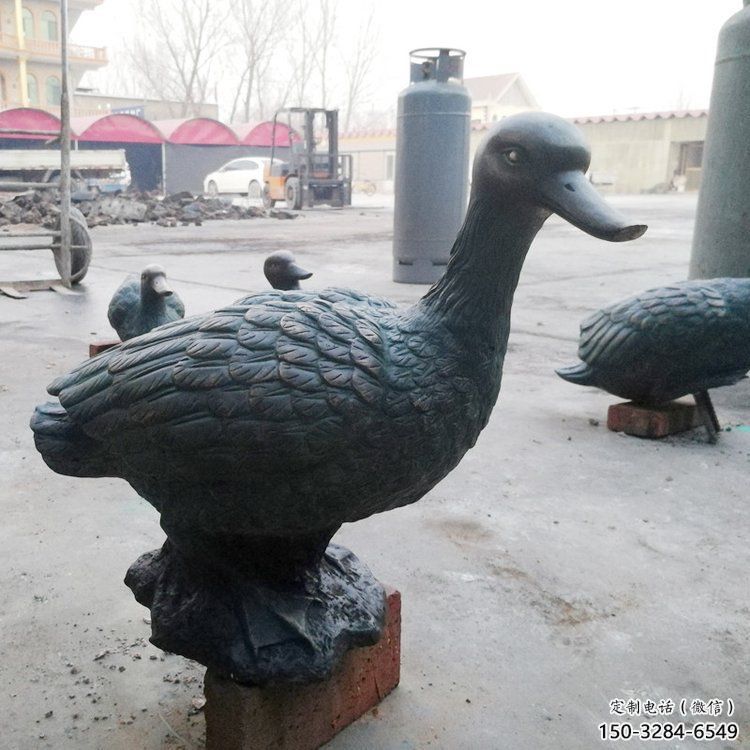 鴨子雕塑廠家，仿真動物， 公園廣場街頭擺件 (1)