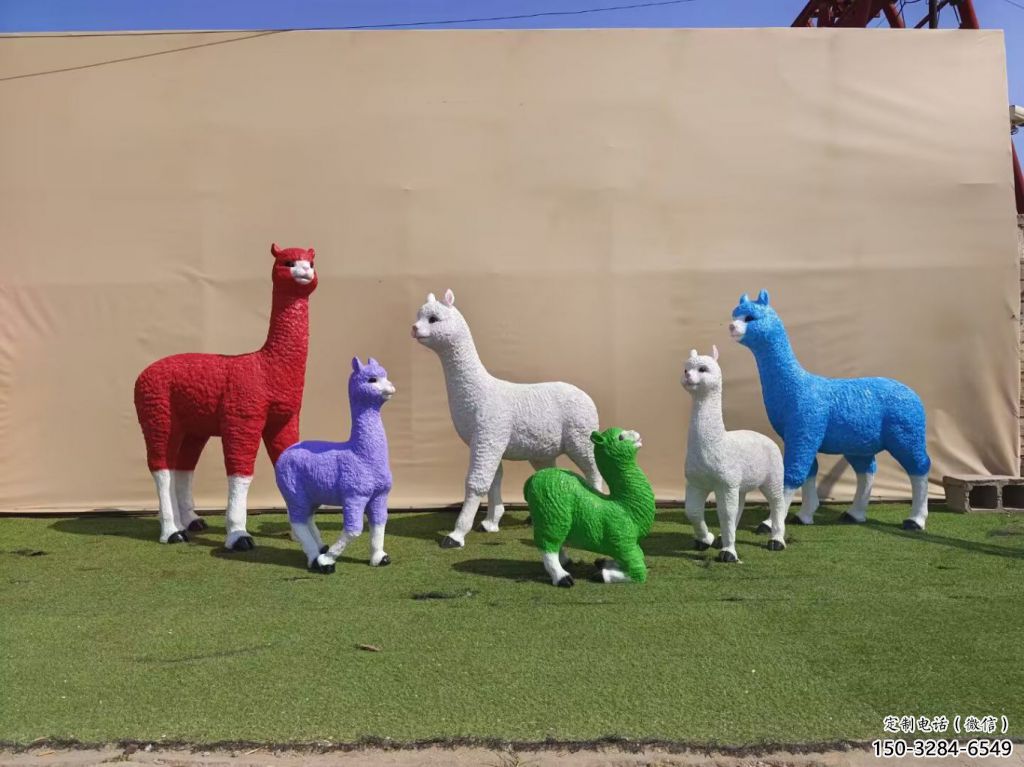 玻璃鋼綿羊雕塑廠家，動物景觀，廣場擺件制作