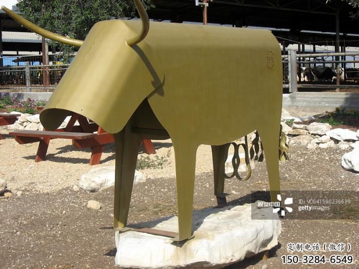 酒店小牛雕塑，水景系列，電鍍工藝