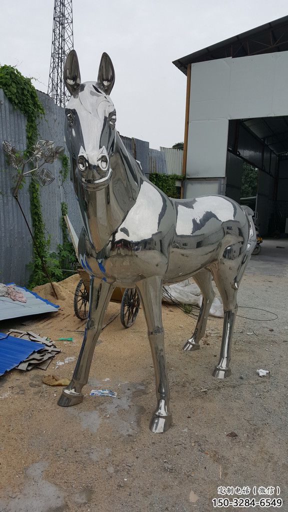 景區(qū)戰(zhàn)馬雕塑，動物主題，彩繪工藝