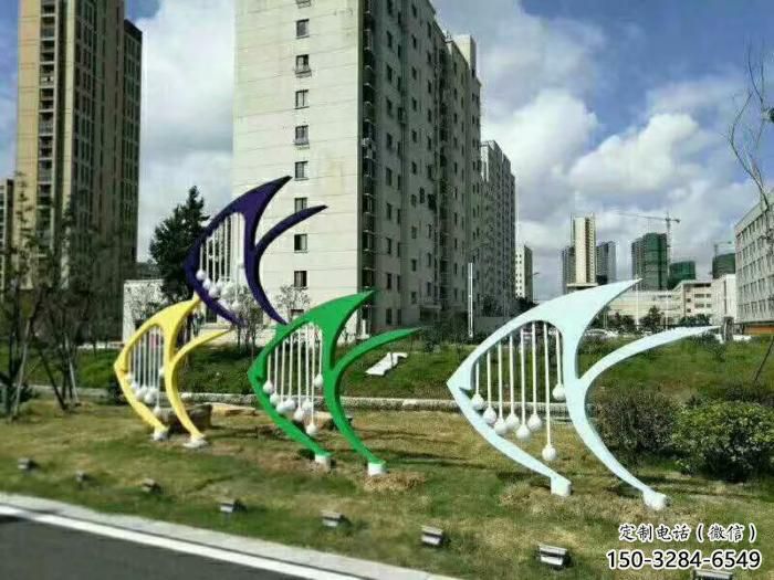 幼兒園魚(yú)形雕塑，鐵藝文化雕塑，鑄造制作