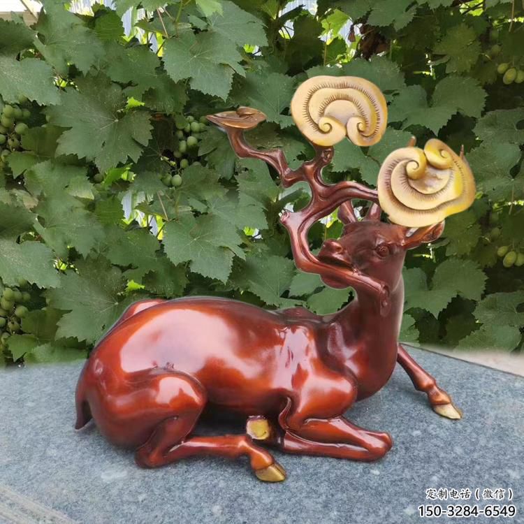 廣場(chǎng)馴鹿雕塑，卡通水景雕塑，抽象效果