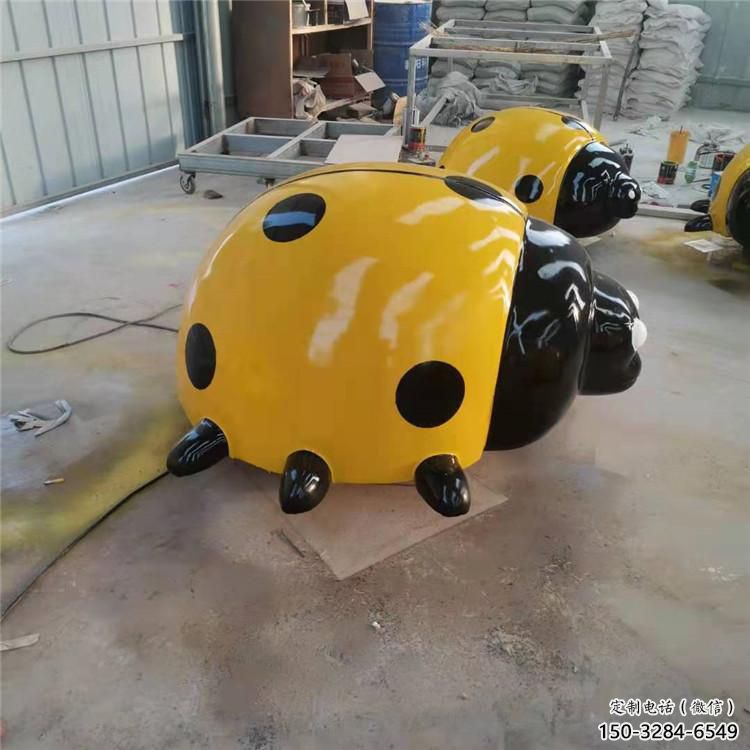 售樓部瓢蟲雕塑，噴砂發光雕塑，彩繪題材