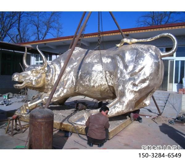 田間開荒牛雕塑 彩繪仿真雕塑 園林擺件