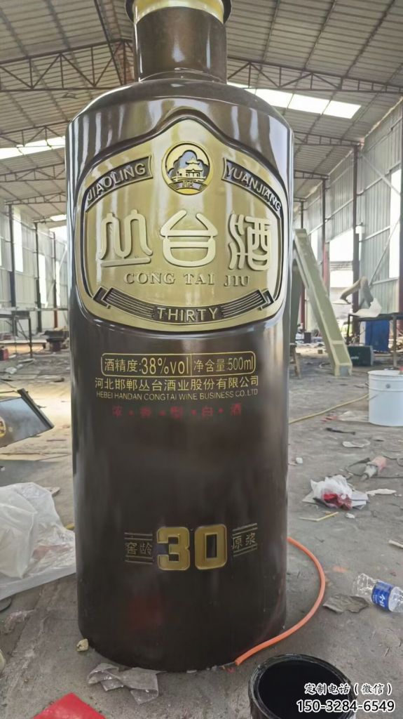 室內(nèi)酒瓶雕塑，拉絲景觀雕塑，抽象效果