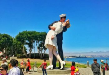 戶外愛情雕塑生產制作 噴漆親吻雕塑 抽象戀人雕塑