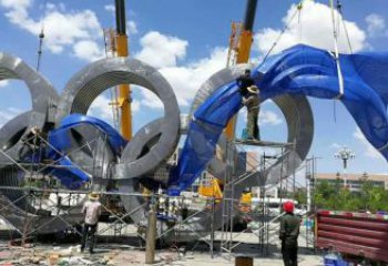 運動場建筑雕塑，不銹鋼五環(huán)雕塑，公園建筑