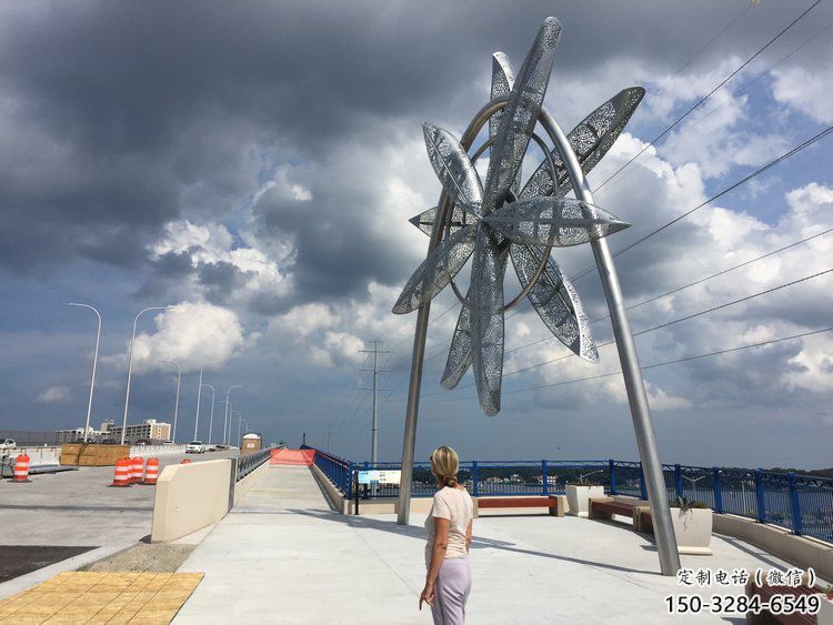 大型風(fēng)車雕塑 歐式步行街旋轉(zhuǎn)雕塑 彩繪旋轉(zhuǎn)雕塑