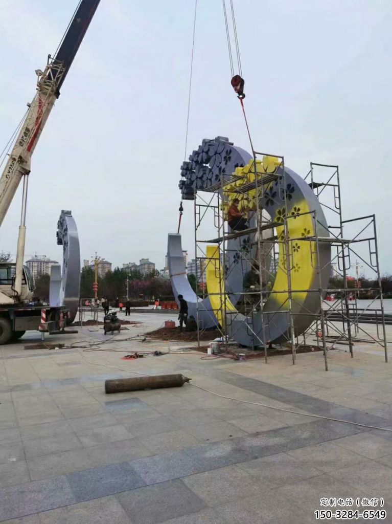 村口月牙雕塑 啞光雕塑 公園月亮牙雕塑