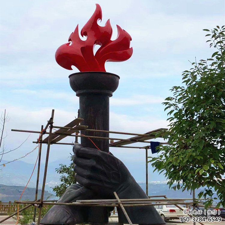 鋼管火把雕塑 異形噴水星火相傳主題 農村篝火雕塑