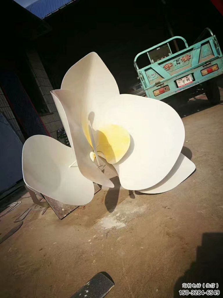 仿真蘭花雕塑 電鍍現(xiàn)代玉蘭花雕塑 部隊(duì)雕塑