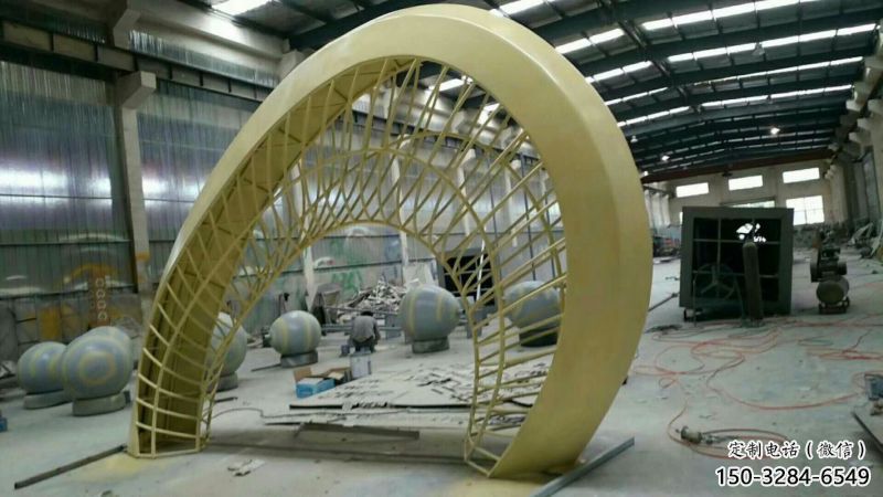 大型不銹鋼拱門(mén)雕塑，鏤空烤漆工藝制作