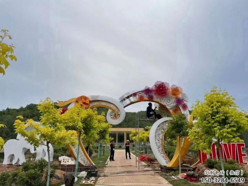 心形拱門雕塑，鏤空工藝，不銹鋼藝術大門雕塑廠家