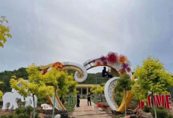 心形拱門雕塑，鏤空工藝，不銹鋼藝術(shù)大門雕塑廠家