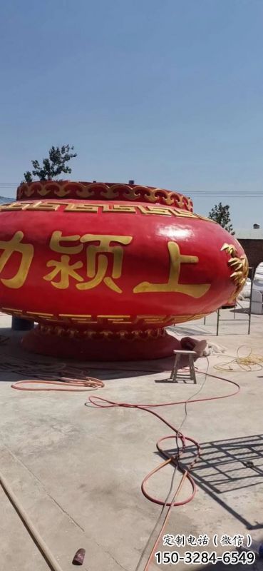 花籃雕塑訂做供需，景區(qū)雕塑，烤漆玻璃鋼花籃雕塑定價