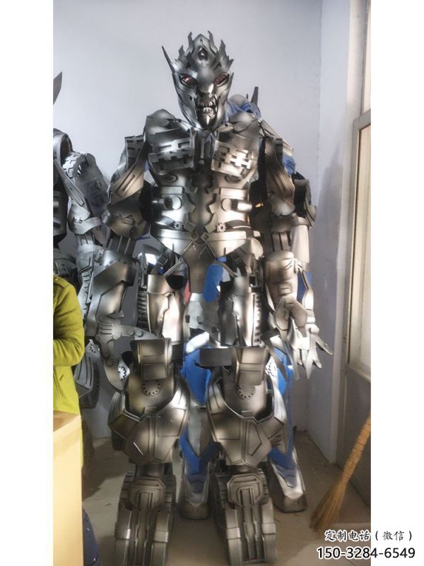 可穿戴威震天雕塑