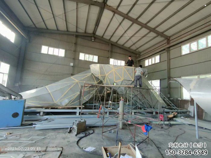 生產(chǎn)中的握手雕塑，地標(biāo)景觀握手雕塑