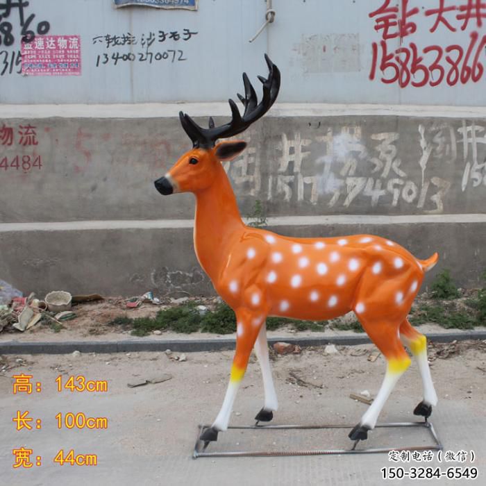 小鹿仿真雕塑，動物美陳小品，玻璃鋼彩繪動物雕塑廠家