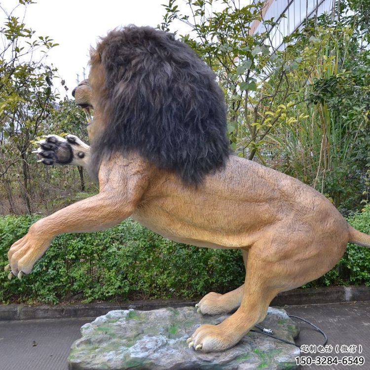 園林獅子雕塑，立體仿真效果，玻璃鋼彩繪動物雕塑