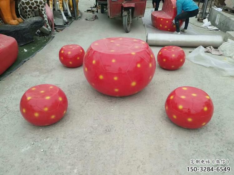 草莓坐凳雕塑，組合系列，玻璃鋼坐凳雕塑制作