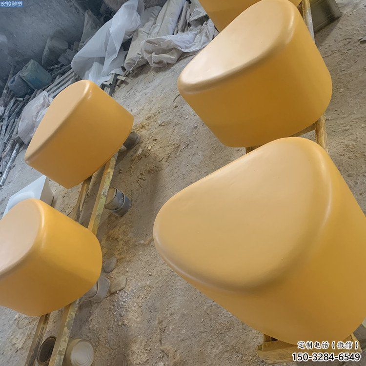 創(chuàng)意玻璃鋼坐凳雕塑生產(chǎn)制作