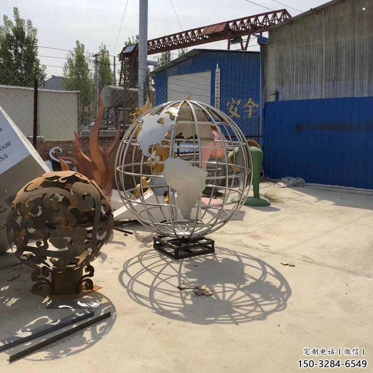 地球儀雕塑供應，城區(qū)小品，鏡面地球儀雕塑制造商