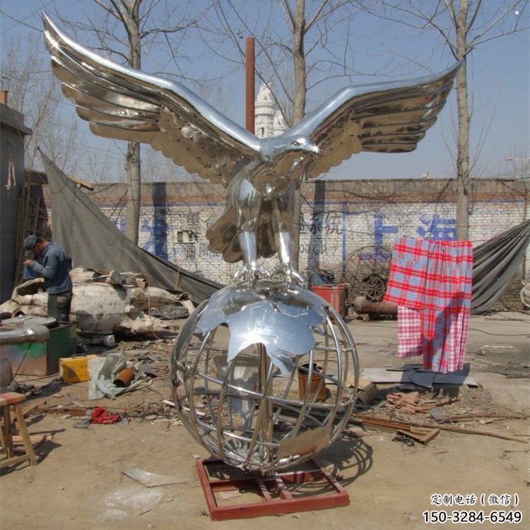 地球儀雕塑通用，多彩藝術(shù)，老鷹踩地球儀雕塑廠家