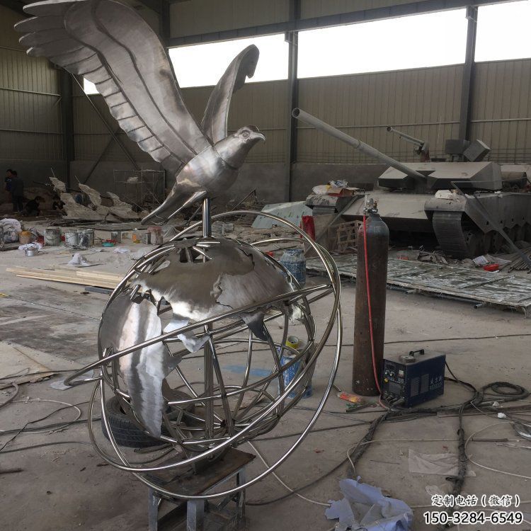 地球儀雕塑選用，美陳雕塑，金屬老鷹踩地球儀雕塑標準