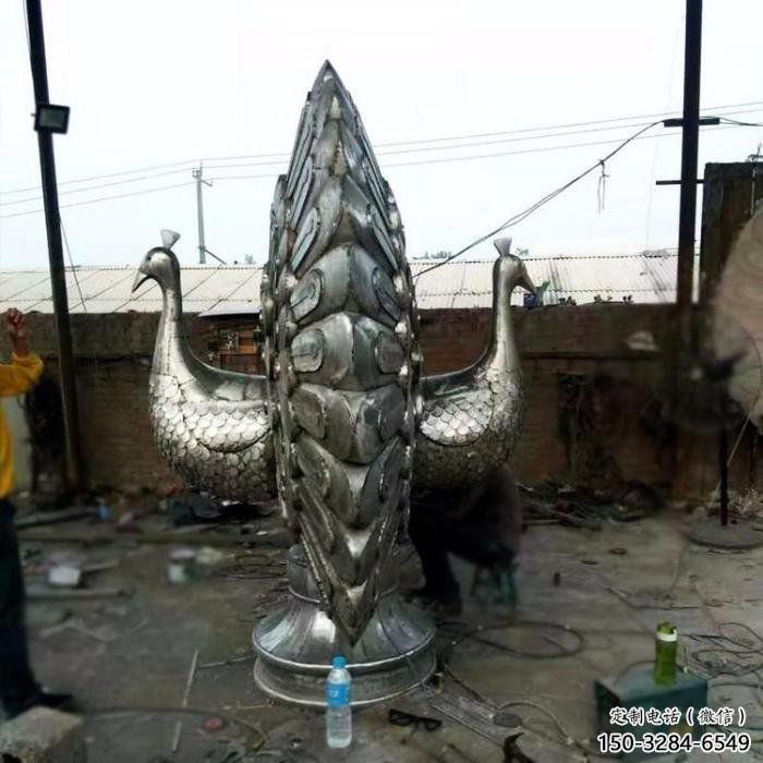 孔雀開屏雕塑廠家，露天雕塑，孔雀開屏雕塑選用