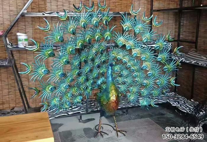 孔雀開屏雕塑廠家，彩繪仿真造型，不銹鋼孔雀雕塑