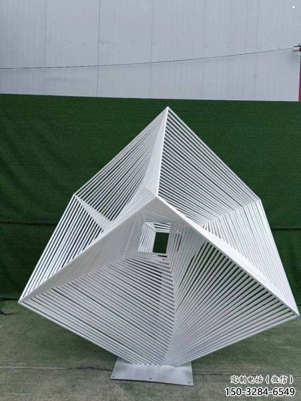 廣場正方形雕塑