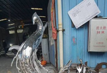 孔雀雕塑展品，花園小品，鏡面鐵藝孔雀雕塑優(yōu)選