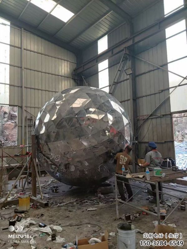 鏡面球雕塑廠家，公園小品，不銹鋼球雕塑訂做