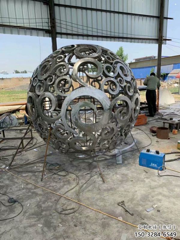燈光球雕塑優(yōu)選，陸地?cái)[件，不銹鋼燈光球雕塑制作廠家