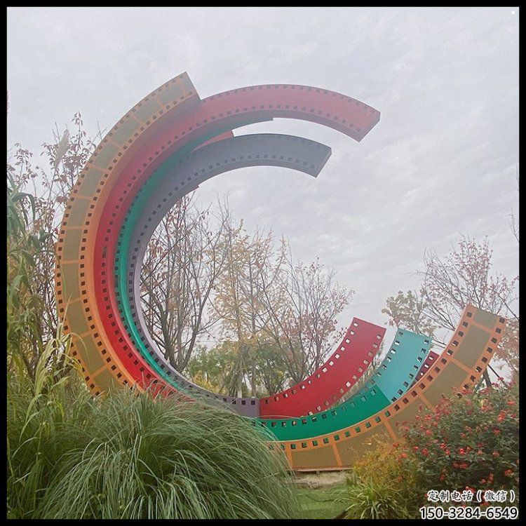 別墅區(qū)膠卷雕塑