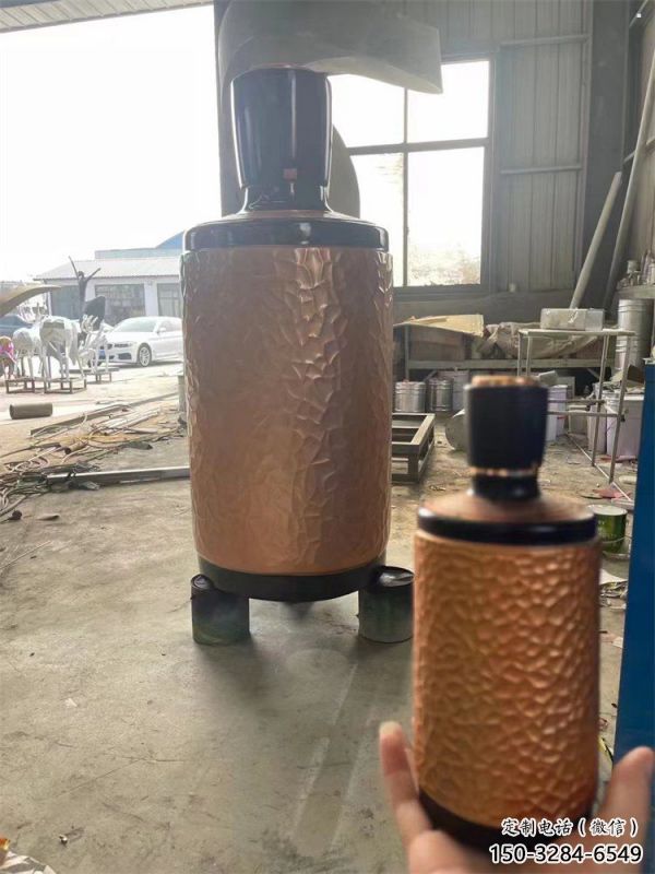 藝術(shù)酒瓶雕塑展品，室外軟裝，展示玻璃鋼酒瓶雕塑訂做