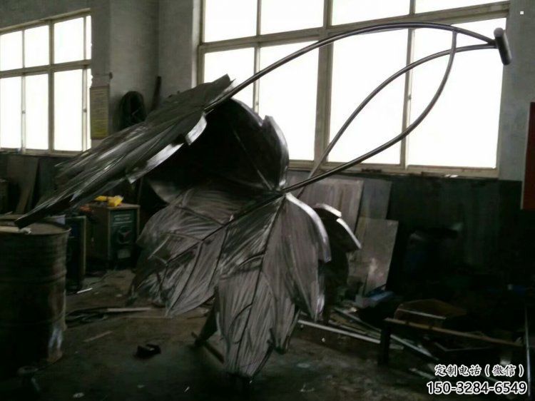 楓葉雕塑服務商，噴泉雕塑，不銹鋼楓葉雕塑訂做廠家
