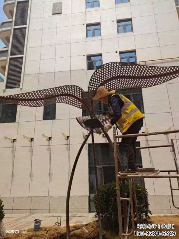 仿真樹(shù)葉雕塑生產(chǎn)，城市裝飾，彩繪仿真樹(shù)葉雕塑選定