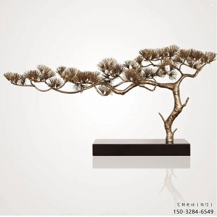 室內松樹雕塑