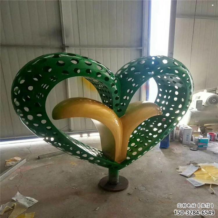 愛心雕塑批發，拉絲工藝，園林不銹鋼愛心雕塑承接