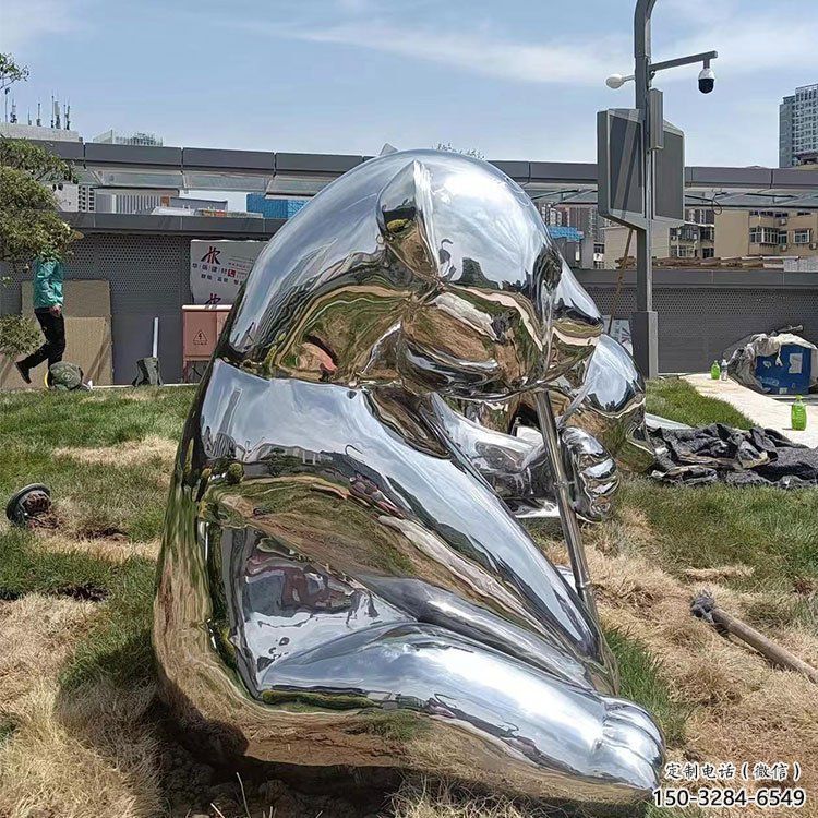 熊貓雕塑制作，園林裝飾，建筑不銹鋼熊貓雕塑批發(fā)