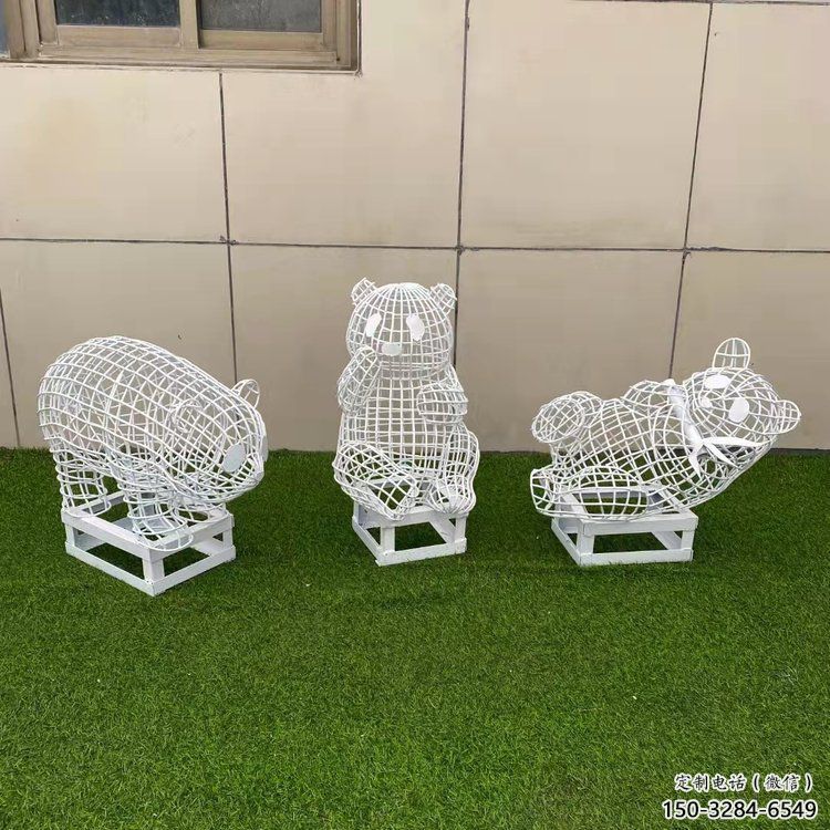 廣場熊貓雕塑優價，鋼管組合，鏤空熊貓雕塑廠家