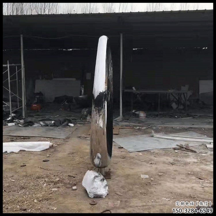 抽象月牙雕塑，小區(qū)雕塑，鏤空月牙雕塑制作精選