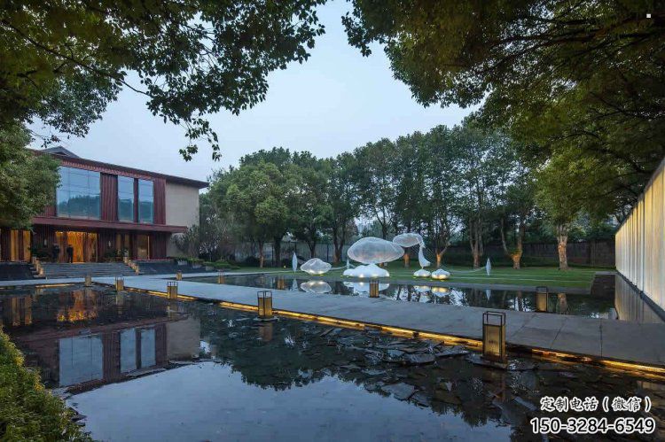 云朵雕塑供應(yīng)，美陳雕塑，鏤空云朵雕塑廠家供求