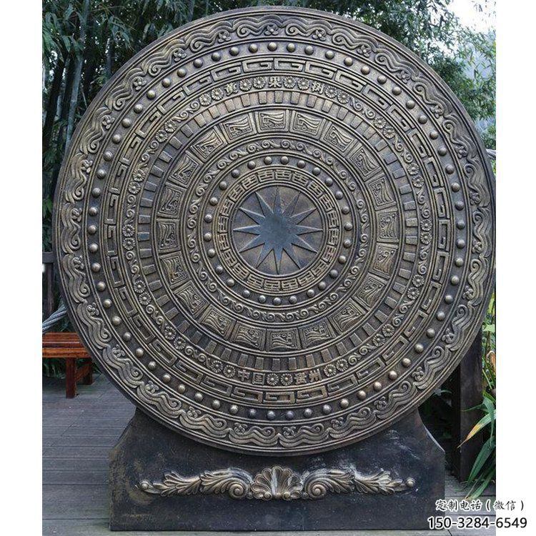 銅鼓雕塑選用，多彩藝術(shù)，鏤空銅鼓雕塑展品