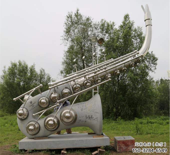 崇左街頭薩克斯雕塑