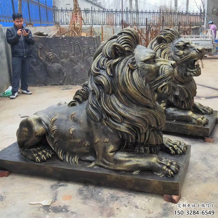 云巖大型趴獅雕塑，仿銅動(dòng)物雕塑，玻璃鋼獅子雕塑制作